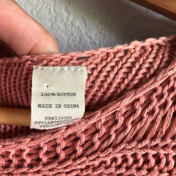 BKE Gimmicks Dusty Rose Open Weave Sweater. S - Picture 11 of 11